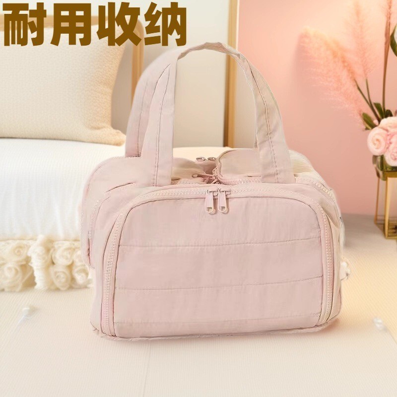 Fashionable Makeup Bag with Large Capacity, 2025 New Model, High-End Makeup Storage Bag, Portable Travel Cosmetic Organizer