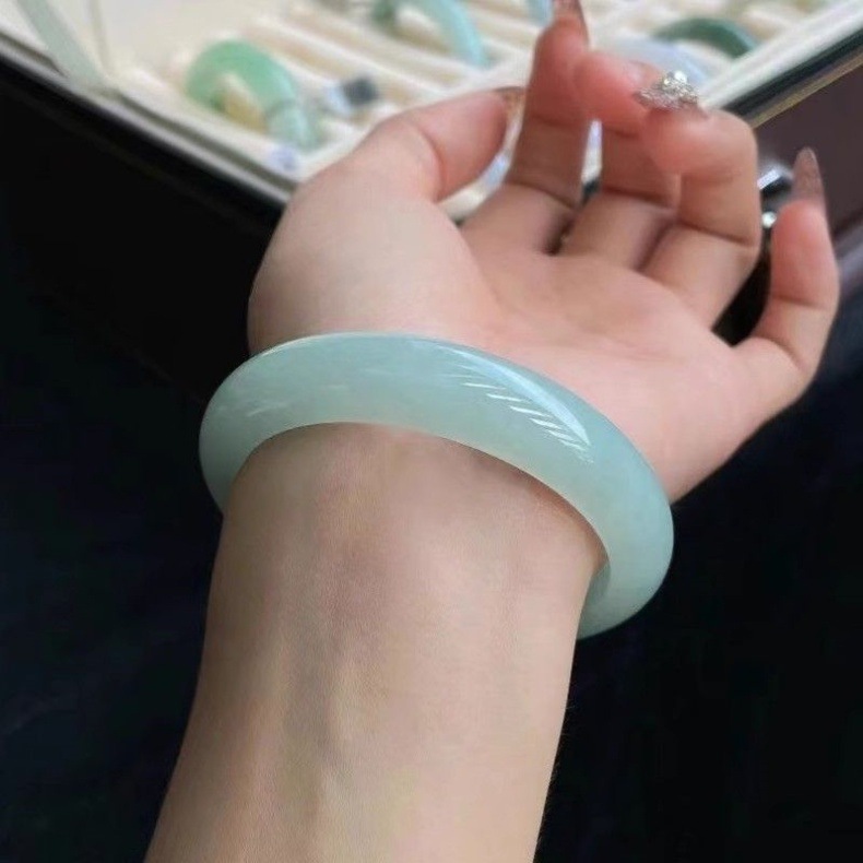 Vòng tay ngọc bích Miến Điện tự nhiên, vòng tay ngọc bích xanh lục cổ điển, vòng tay ngọc bích phong thủy chi tiết 1