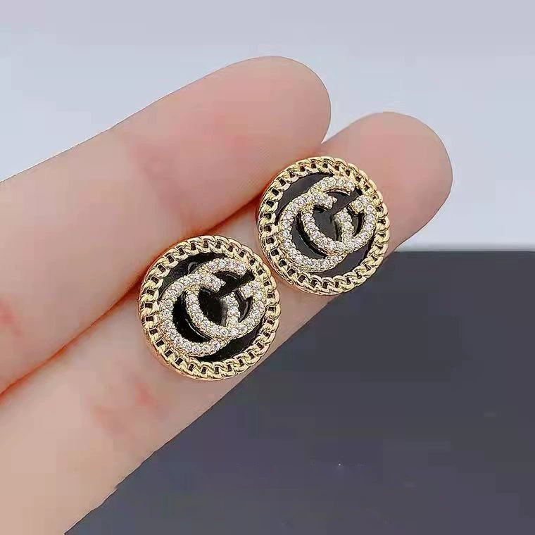 Серебряная игла с буквами, маленький дизайн универсальные серьги, легкий роскошный стиль, микросварка, тренд сезона, 2021 год, стиль Chanel