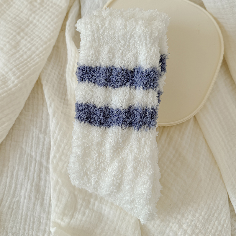 흰색 바탕에 파란색 막대