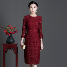 中老年妈妈装酒红色蕾丝女裙 2021年秋装新款优雅气质显瘦连衣裙