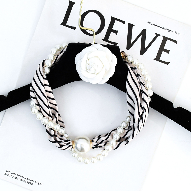 Nueva versión coreana de nicho de alto nivel de perlas hebilla de succión collar de perlas bufandas de seda versátil bufandas de seda