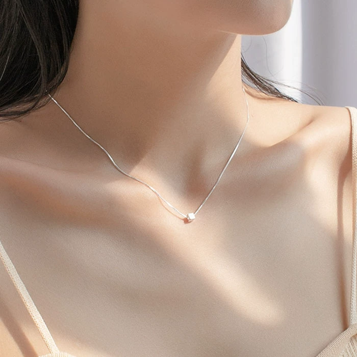 Маленькое квадратное ожерелье женская корейская версия минималистская личность геометрический кулон темпераментный шейный браслет модный дикий ключица новая волна