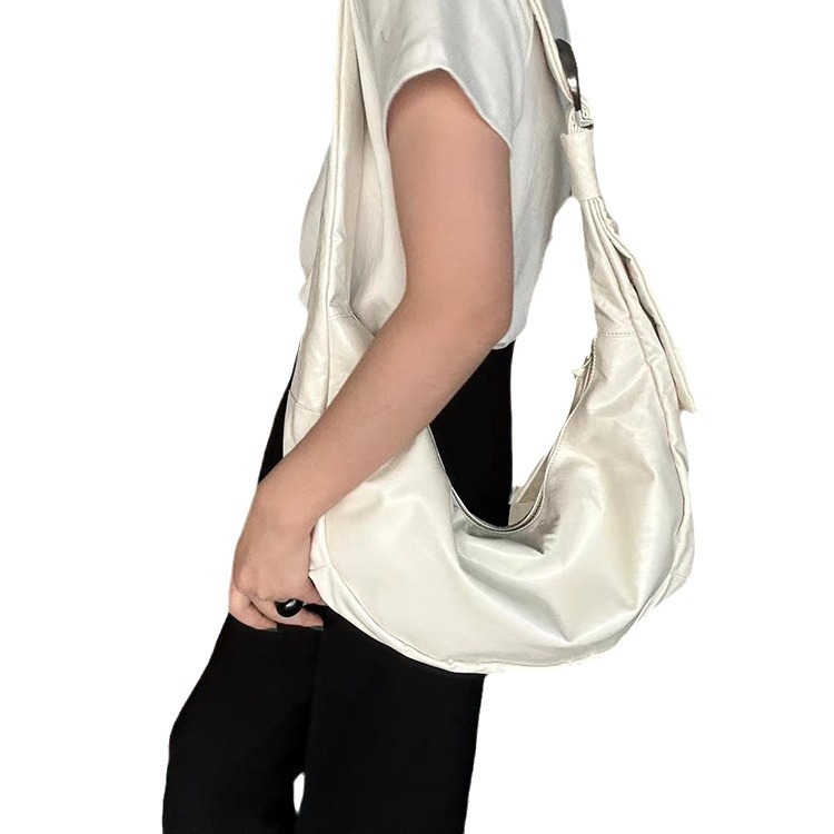 Borsa a tracolla in morbida pelle da portare sottobraccio, grande capacità, stile gnocco_voghion.com