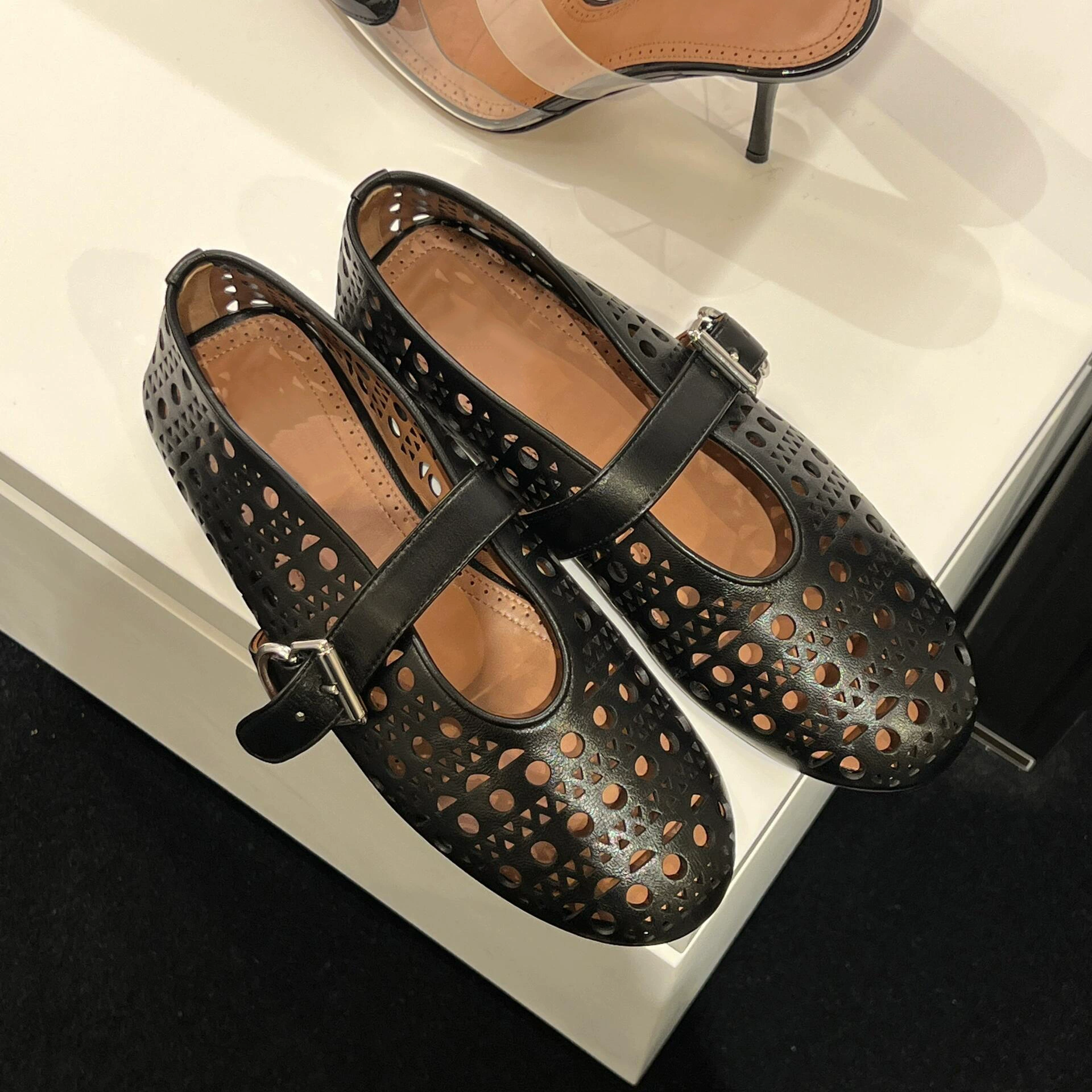 Овчинная версия ~ Кожаные полые мягкие туфли Мэри Джейн