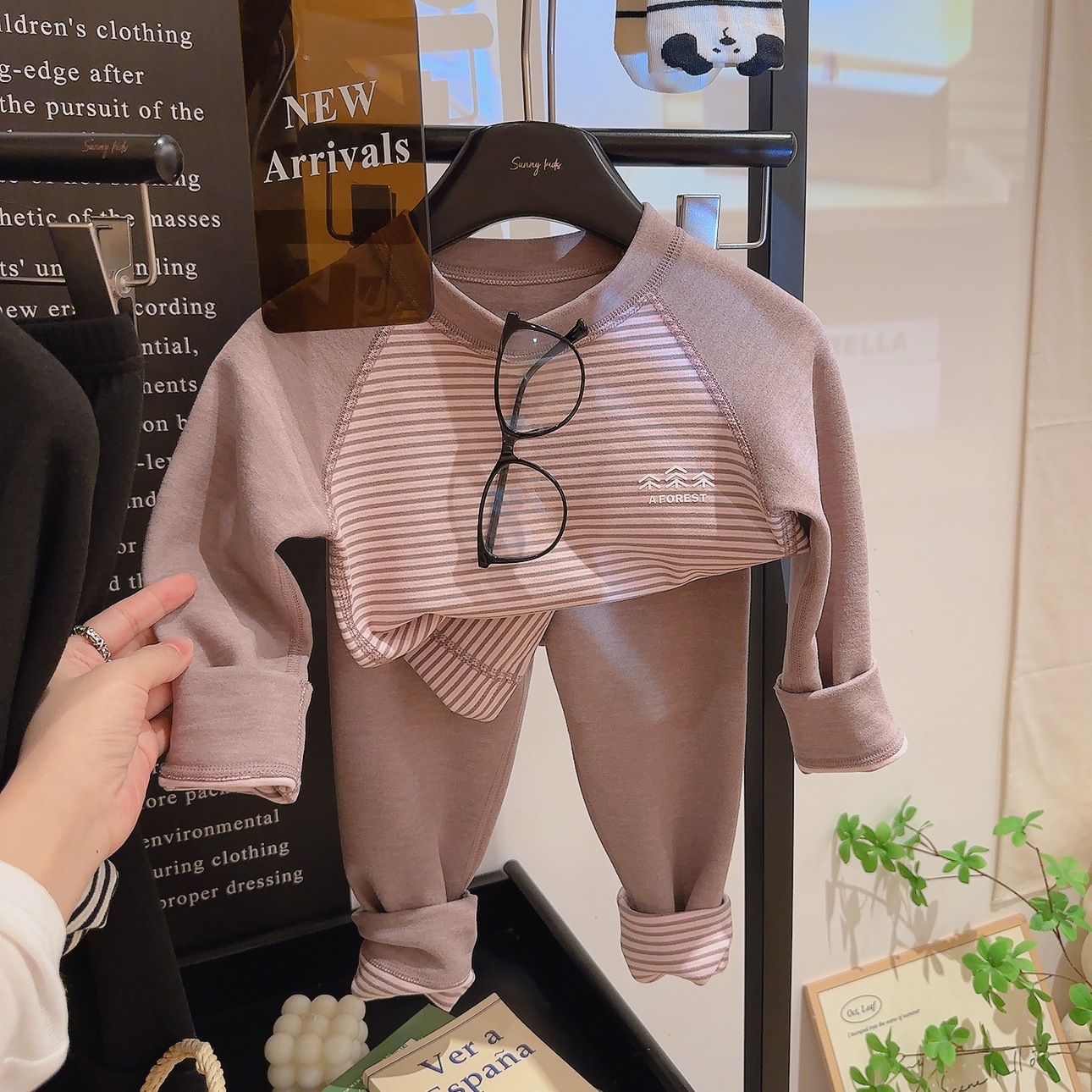 Niños con ropa doméstica nuevos niños calentados lana seda niñas pijamas gruesas chaquetas de terciopelo de otoño pantalones de otoño ropa infantil