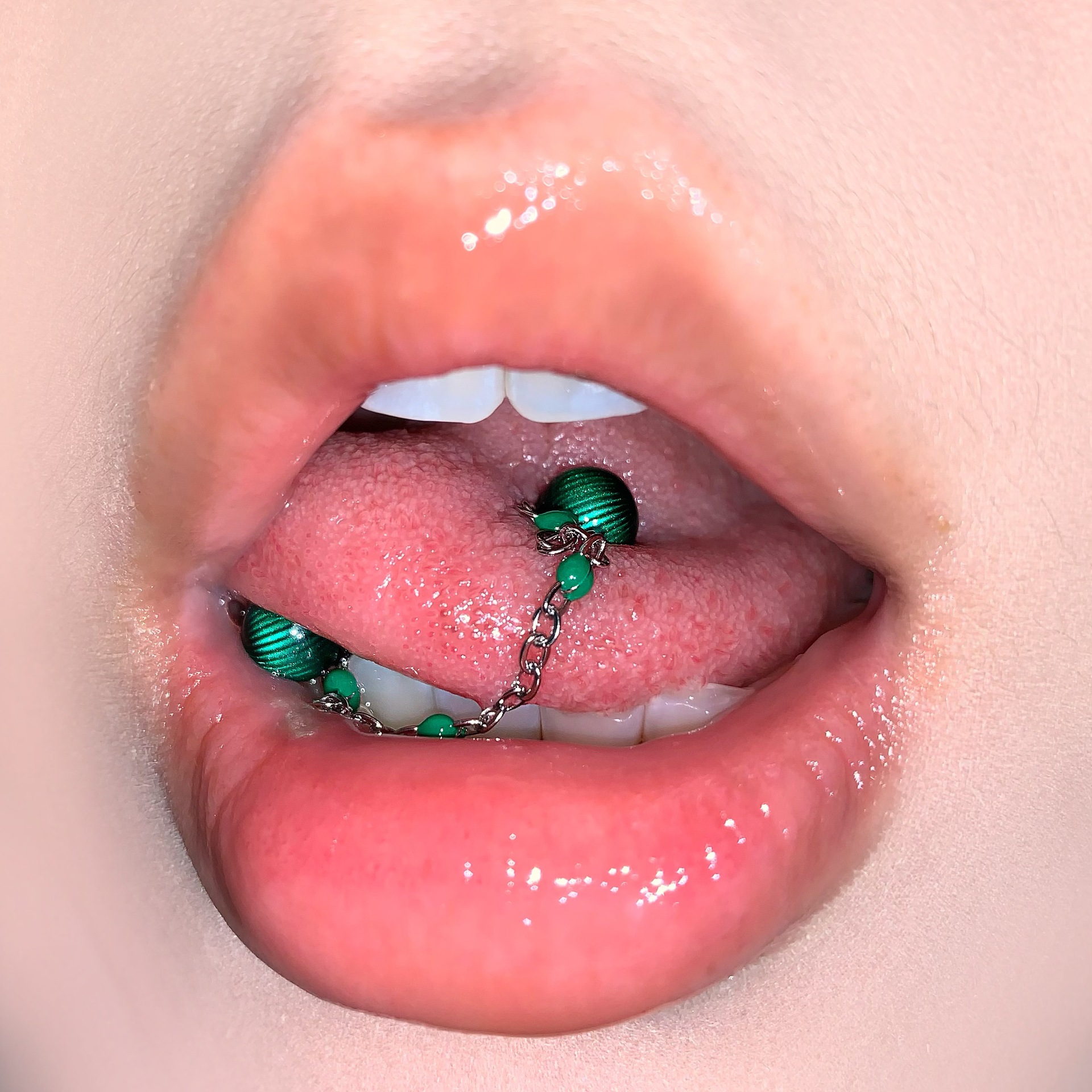 Silver pointed spike labret stud material detail