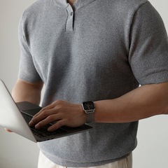 Yule「ヘンリーカラーオールドマネースタイル」アイスシルクテクスチャードニットセーター半袖Tシャツメンズ通気性と快適なボトリングシャツ
