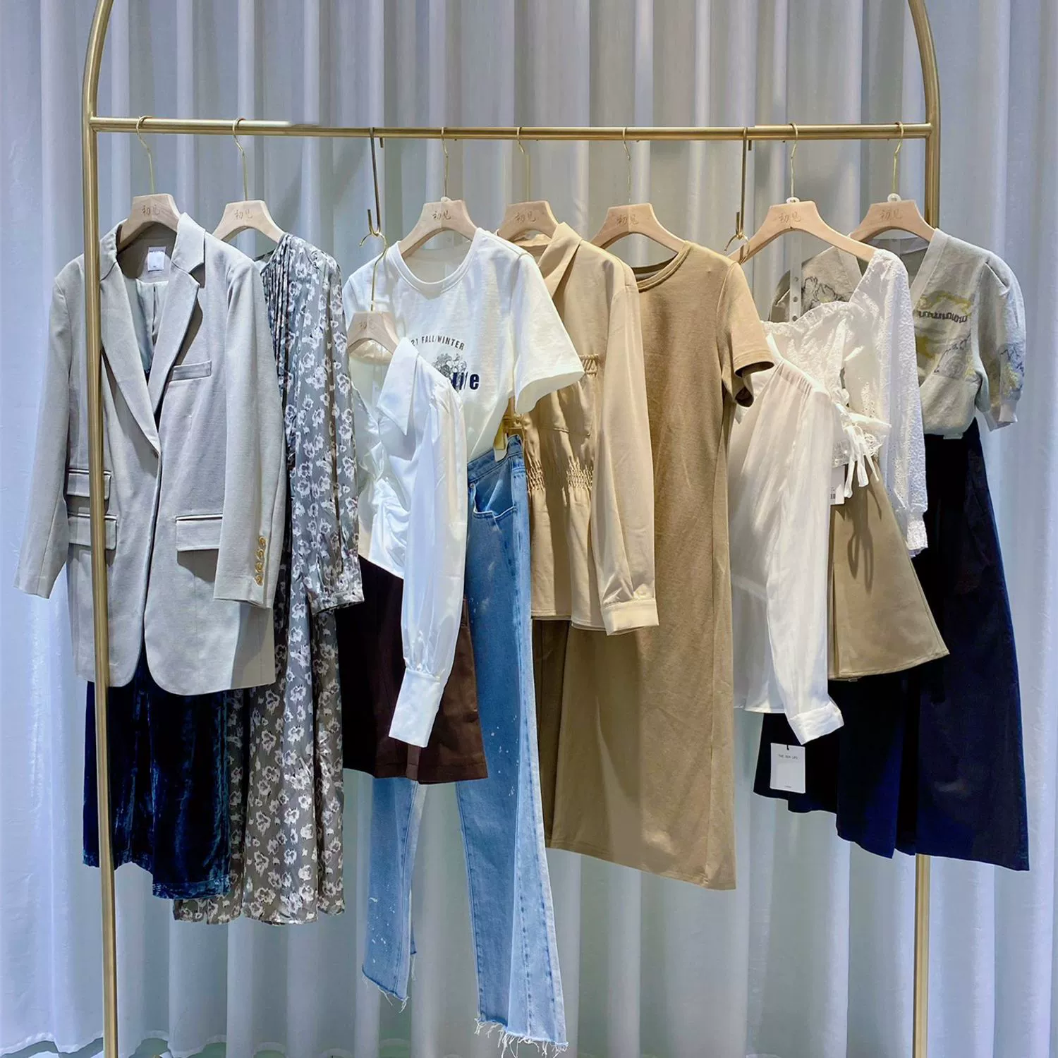 Вырезать этикетку для снятия Кабинета бренд скидка женские оптовые оформление хвостовых товаров Разное крупное Брендовое легкое роскошное женское живое Первичное предложение