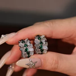 戒指;项链;耳钉