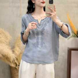 2026夏季新款苎麻刺绣V领宽松文艺复古上衣女 中袖民族风花边小衫
