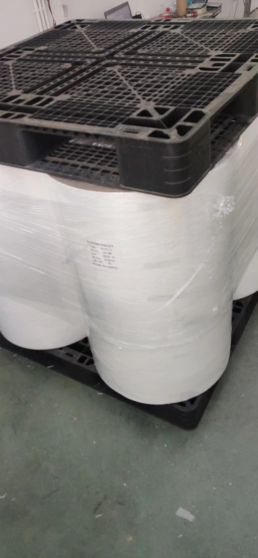 黑色EP光面无纺布ES压光布型口罩面料ES压光工艺生产的口罩面料