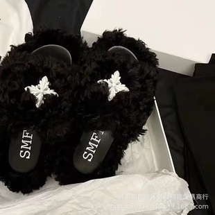 �����xͬ��W��վС��ƽ��ëë��ЬŮ����⴩������ë�qһ����