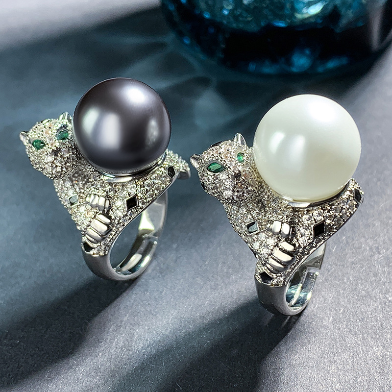 Zhuang Sheng joyas fondo de cobre chapado en oro de agua dulce lleno de diamantes de lujo con incrustaciones de leopardo temperamento luz anillo de perlas de lujo joyería