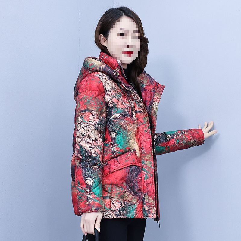 妈妈羽绒服短款2025冬装新款花色中老年羽绒衣宽松大码小个子外套