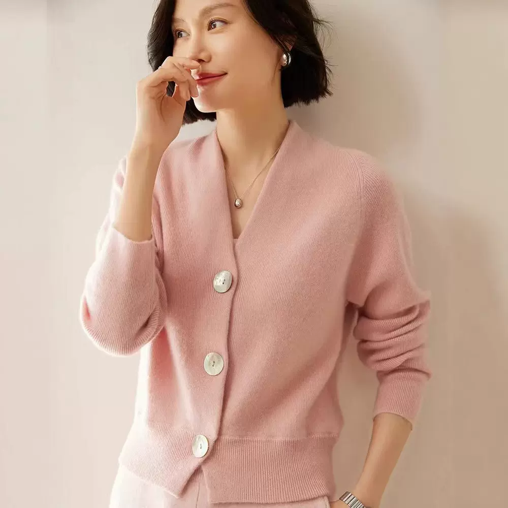 小香风羊绒衫女V领加厚贝壳大扣开衫收腰短款针织毛衣外套内搭