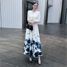 欧美走秀秋季新款女装 V领长袖订扣水墨印花收腰大摆长款连衣裙