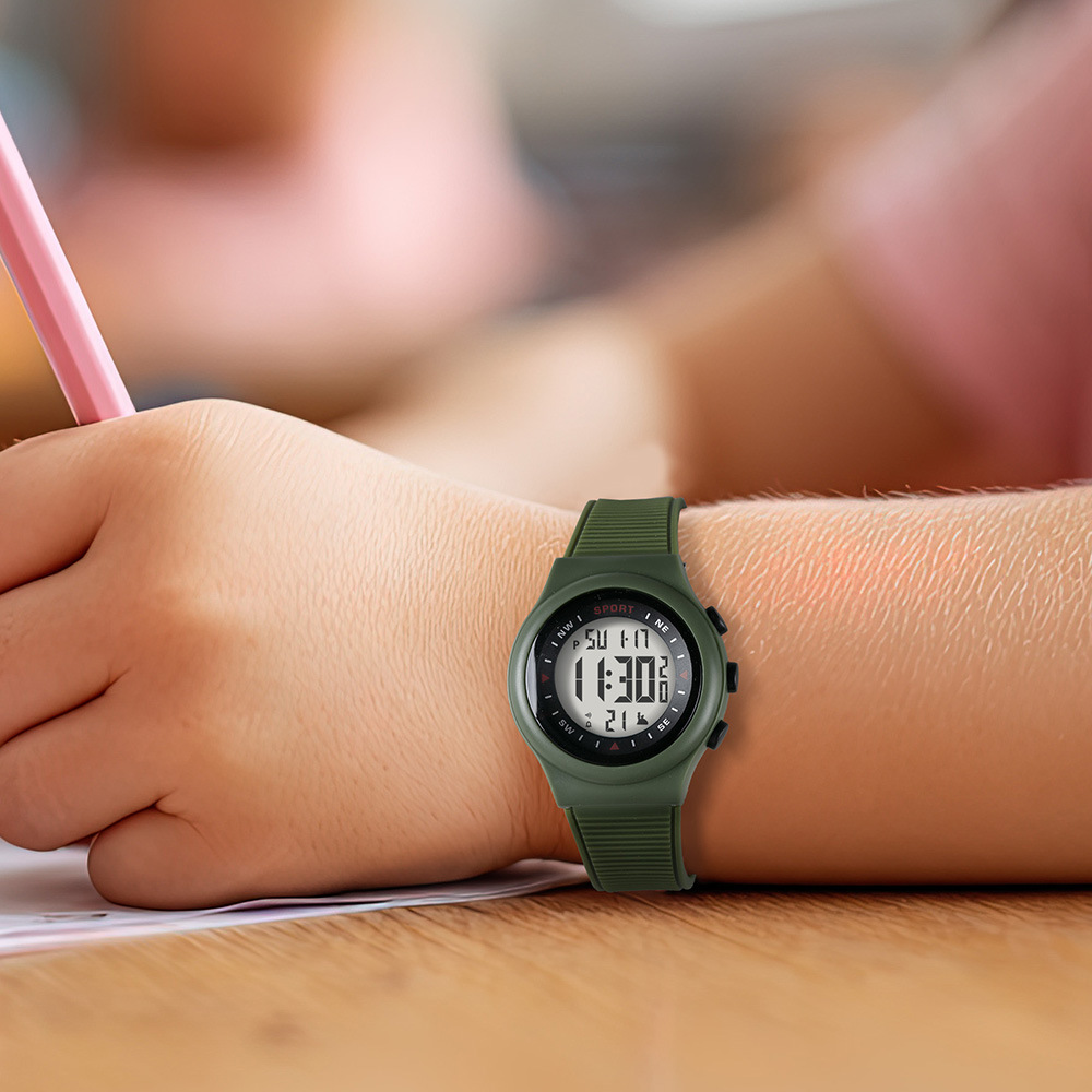 Nuevo reloj electrónico de deportes al aire libre de estudiantes de secundaria secundaria alarma de tiempo nocturna reloj electrónico multifuncional al por mayor