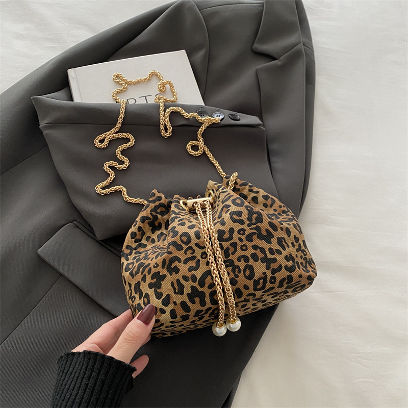 Bolsos de cubo de viaje ocio simple bolso de moda simple bolso de mujer otoño / invierno 2024 nueva moda simple bolso de hombro