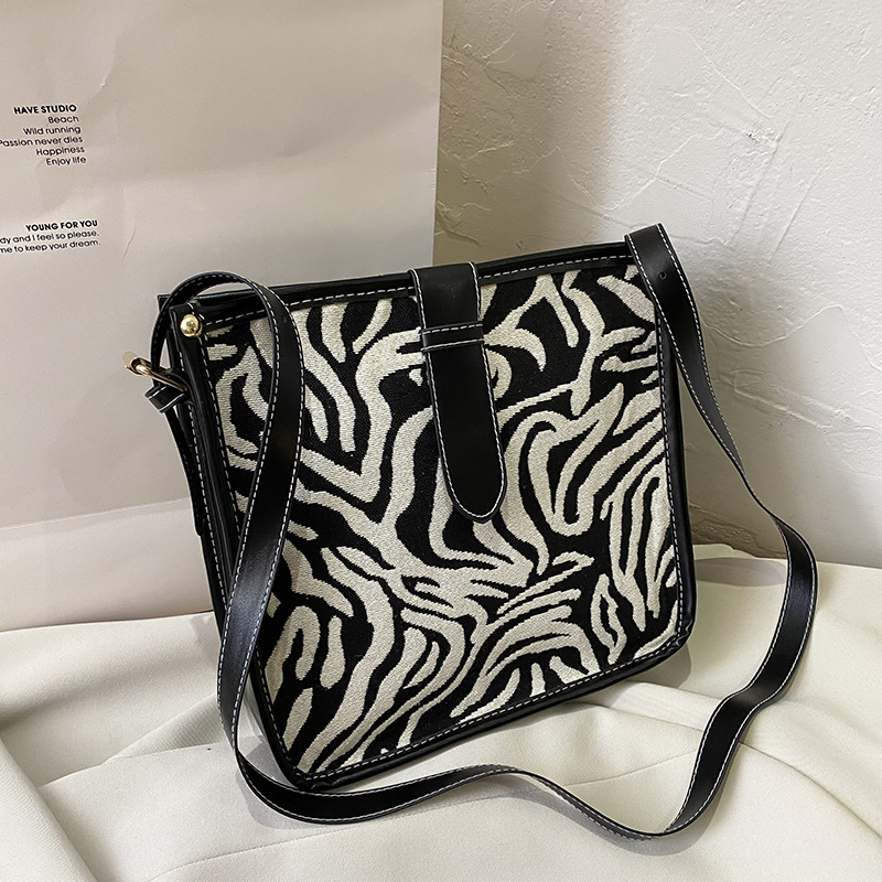 Bag women's large capacity bag 2021 Spring New Fashion single shoulder Women's bag single shoulder crossbody ins tote bag