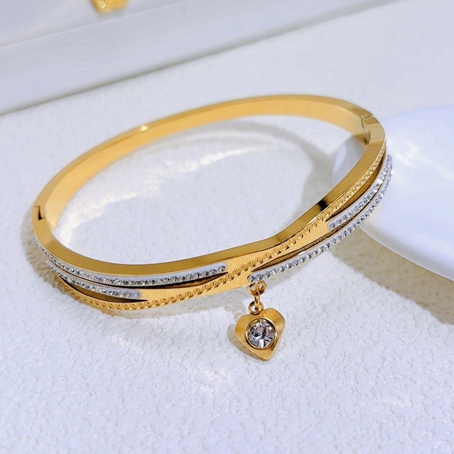 Nuevo estilo transfronterizo pulsera de diamantes de moda de acero de titanio pulsera al por mayor temperamento de lujo ligero femenino sentido de alto nivel estilo nicho