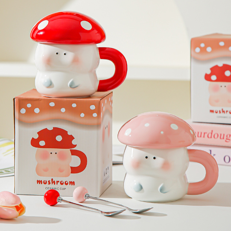 Corazón de una niña encantadora taza de cerámica de hongos con tapa de mano con regalo de alto valor creativo de cerámica taza de café