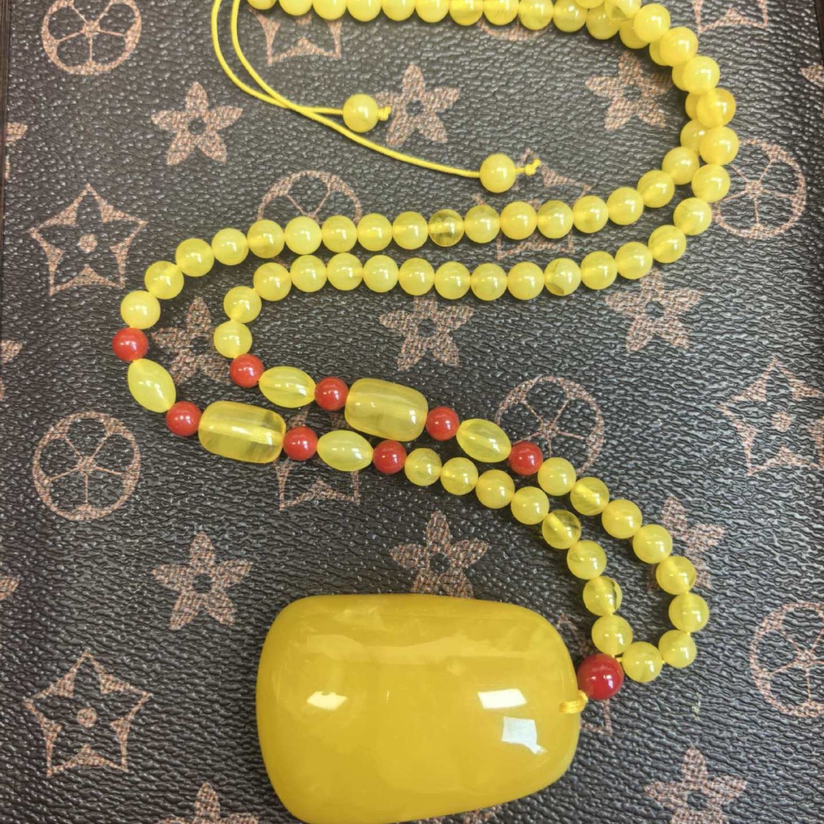 仿蜜蜡吊坠水滴无事牌人工合成鸡油黄原石琥珀男血珀毛衣链手串