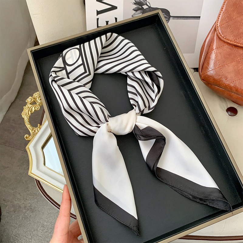 Versión coreana de todo fósforo primavera 2025 nueva moda 70 bufanda pequeña bufanda cuadrada mujer a juego camisa pequeña bufanda bufanda al por mayor