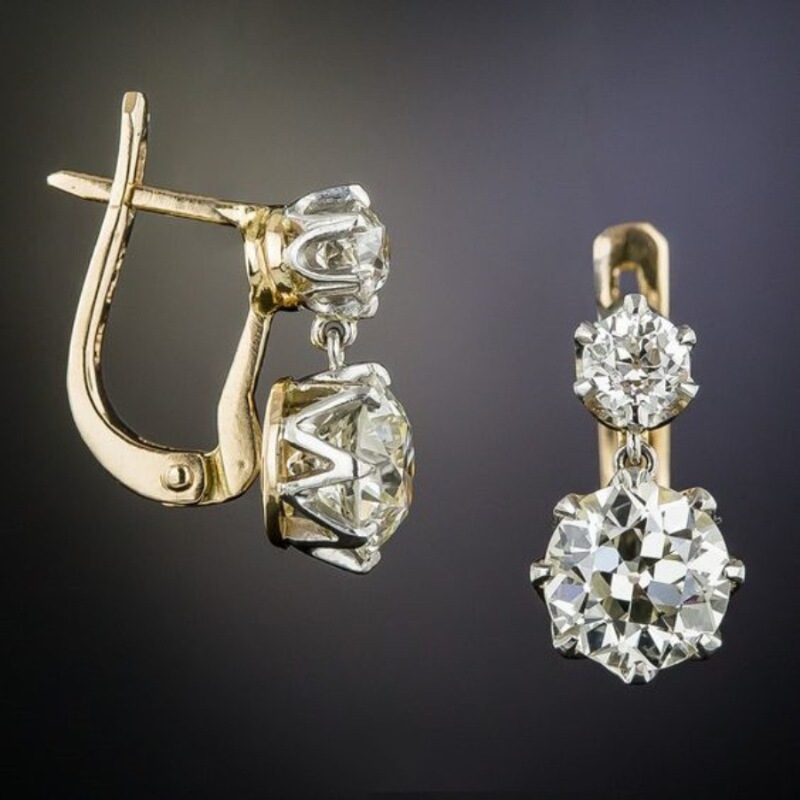 Zihua's New Korean-Style Minimalist Earrings with Dazzling and Exaggerated Zircon Inlays, Featuring a Light Luxury Niche Design with a High-End Feel Zihua's New Korean-Style Minimalist Earrings with Dazzling and Exaggerated Zircon Inlays, Featuring a Light Luxury Niche Design with a High-End Feel
