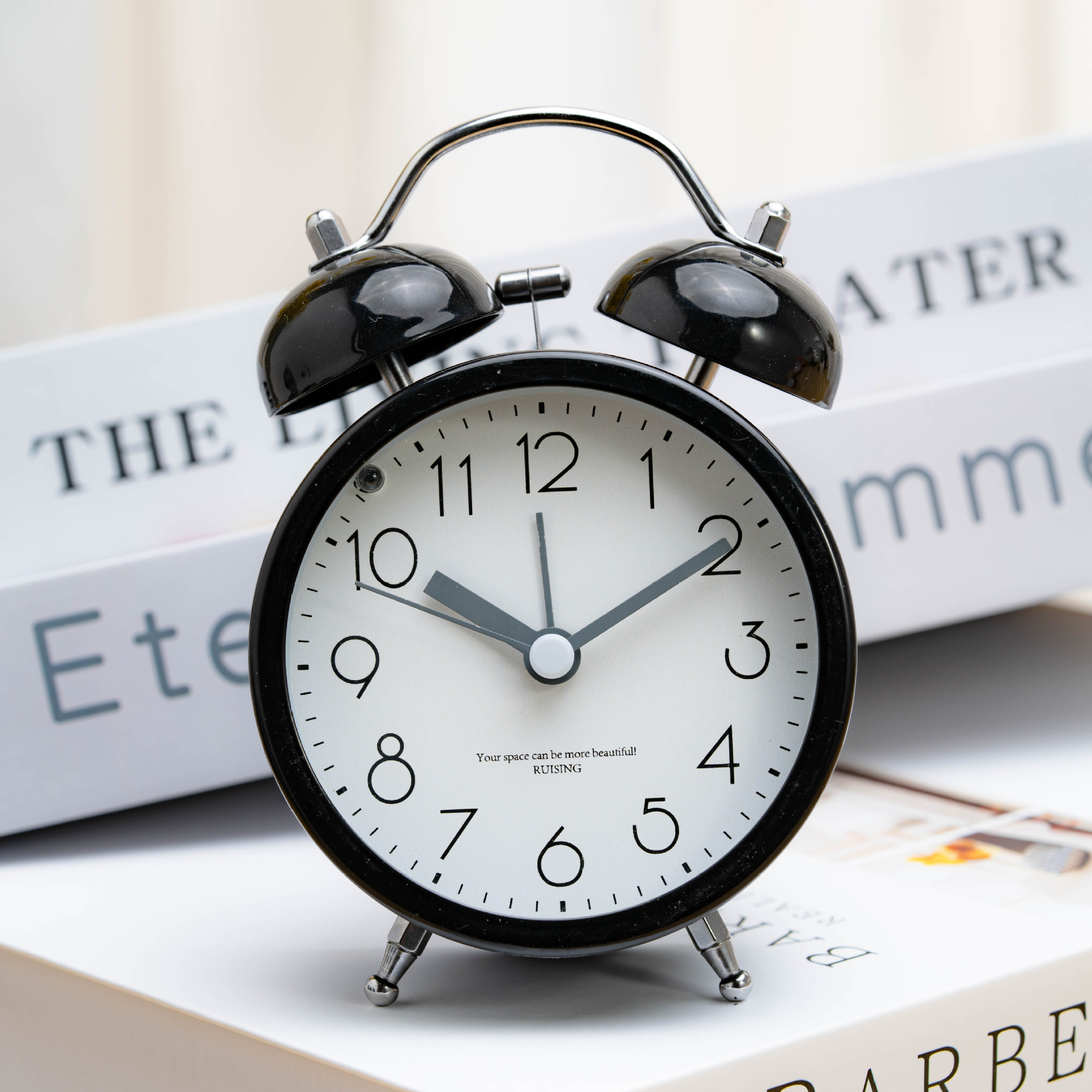 Luz de metal reloj despertador de lujo para estudiantes mudo reloj de noche dormitorio escritorio reloj grande campana perezoso alarma con luz