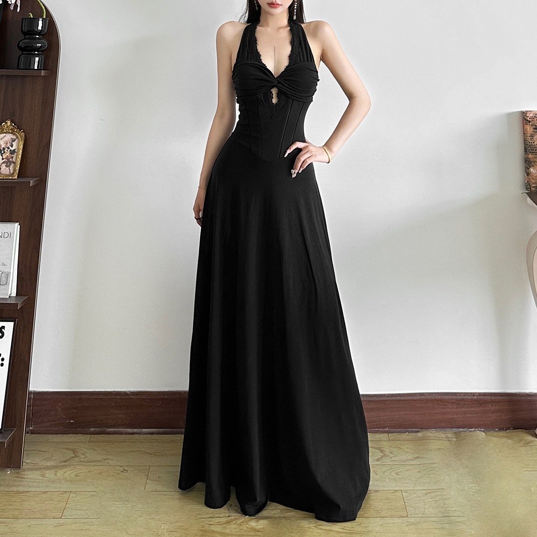 2025 European and American Summer New Cross-Border Style Pure Desire Slim-Fit Elegant Fashion Casual Halter Neck Cutout Sleeveless Dress for Women