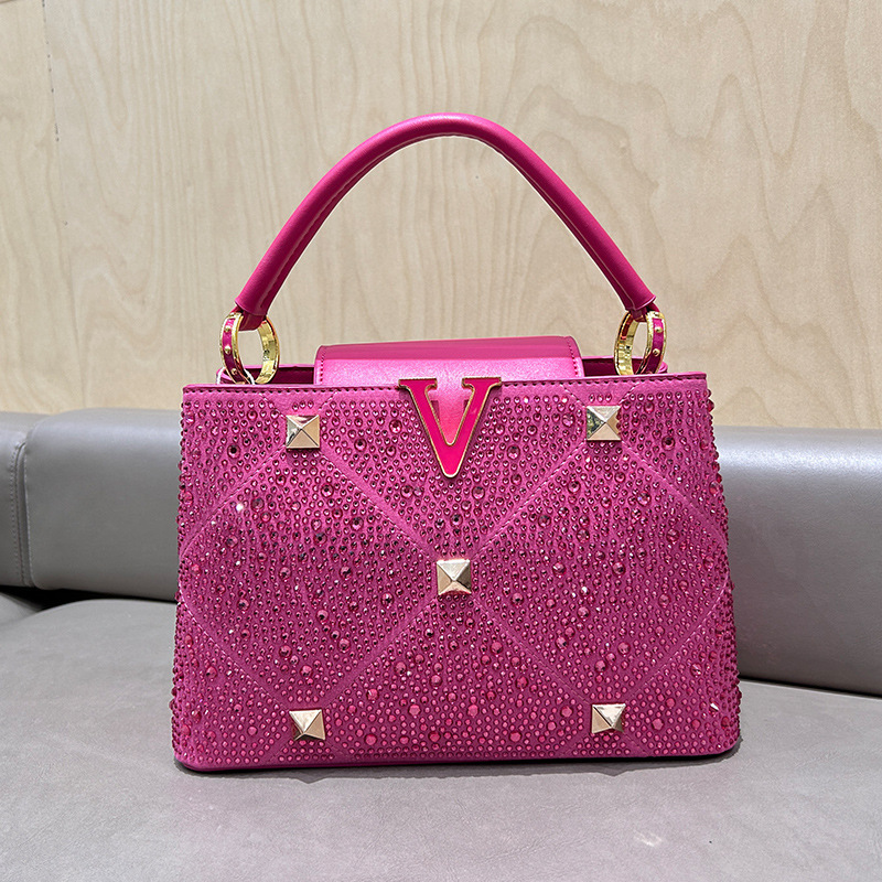 2025 New Autum Style Heavy Handmade Diamond-Encrusted Kelly Handbag Accessible Luxury Rivet V-Shaped One-Shoulder Crossbody Women's Bag 2025 New Autum Style Heavy Handmade Diamond-Encrusted Kelly Handbag Accessible Luxury Rivet V-Shaped One-Shoulder Crossbody Women's Bag
