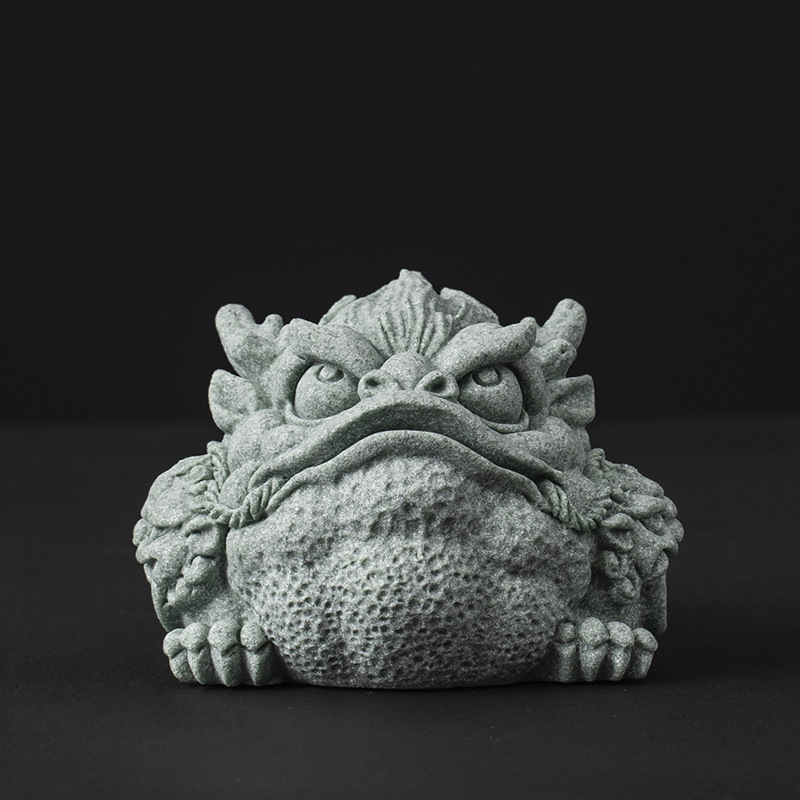 Green sandstone three-legged golden toad auspicious ornament, golden cicada animal tea pet, tea table desktop, tea room landscaping craft decoration.