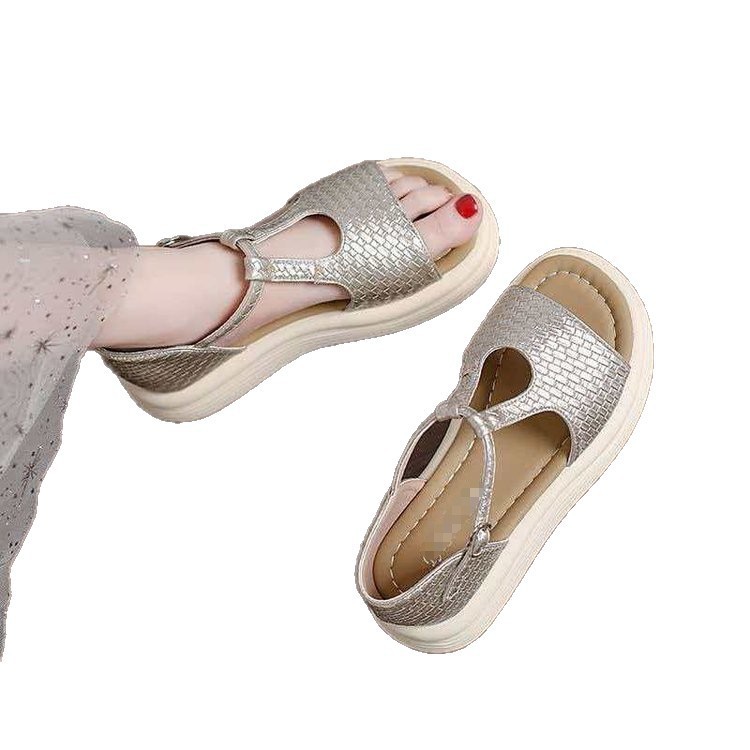 Aumentar la altura de las sandalias retro casuales cómodas con una base gruesa para las mujeres 2026 verano nuevo versátil con una base suave sandalias romanas
