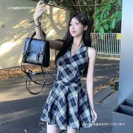 黑白格子v领挂脖系带连衣裙女春夏季2025新款收腰显瘦A字短裙