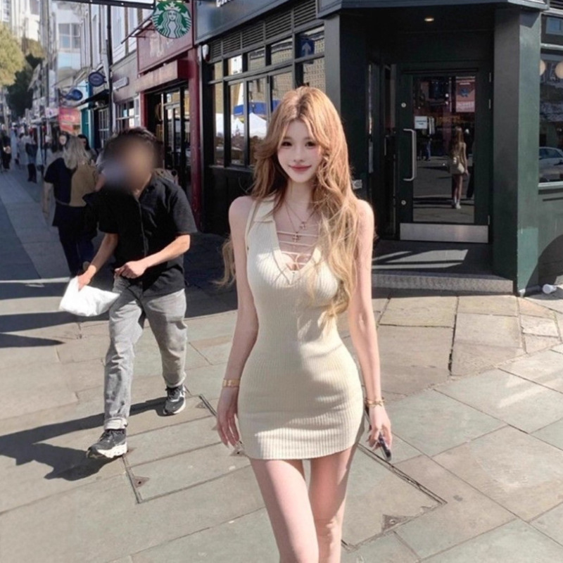 Pure Lust Style Backless Knitted Halterneck Dress for Women in Summer Slim Waist Sleeveless Skirt Showing Figure and Hip-Hugging Short Skirt Pure Lust Style Backless Knitted Halterneck Dress for Women in Summer Slim Waist Sleeveless Skirt Showing Figure and Hip-Hugging Short Skirt