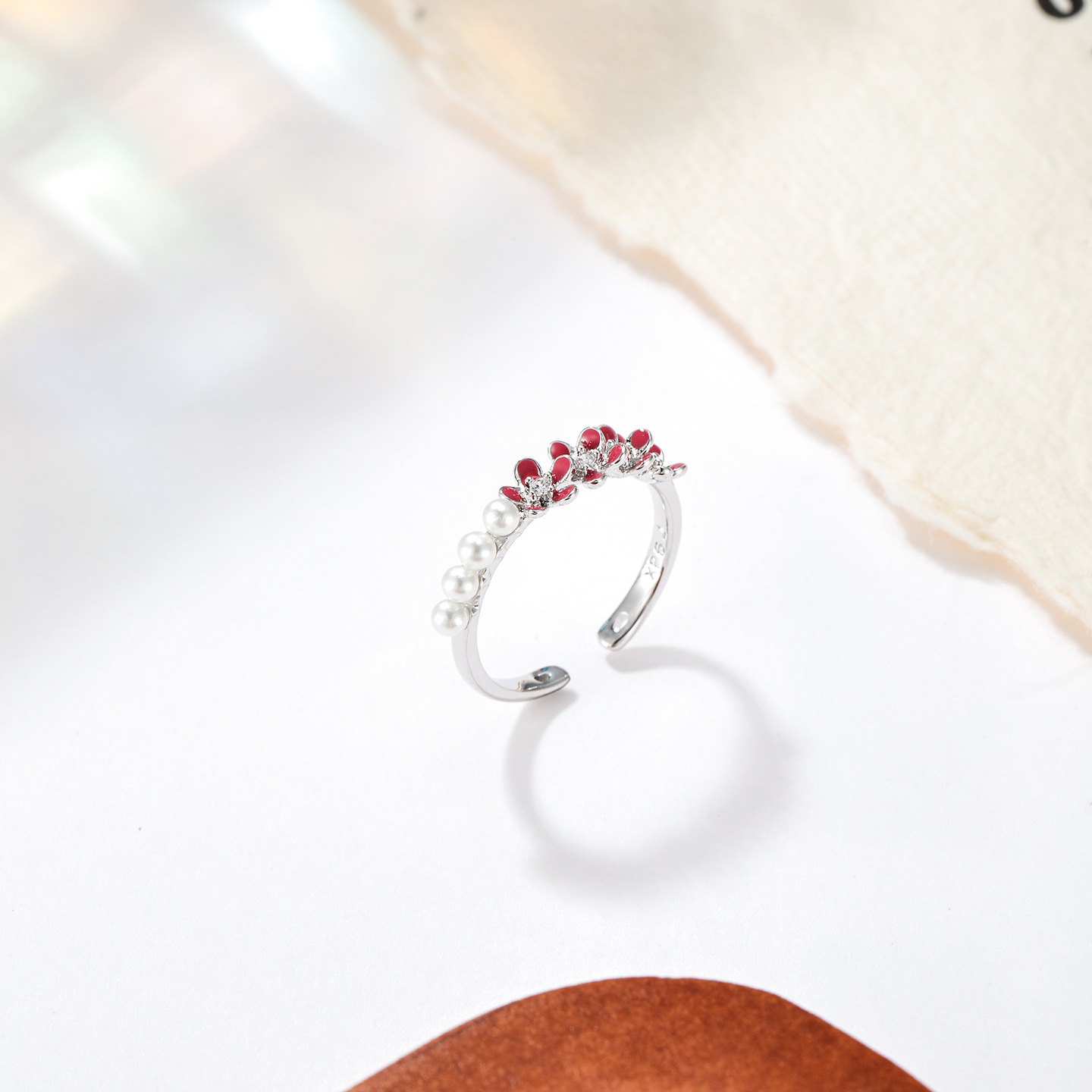 Xuping aleación de cobre recubierta de aceite blanco serie de flores anillo de perla simple insins viento pequeño anillo fresco para mujeres