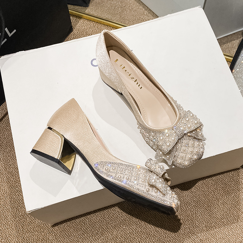 In the autumn of 2022, the new heel shoes with rhinestone square toe single shoes for women widened fat feet large size slimming shallow mouth temperament all-match