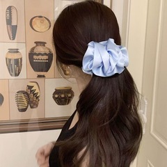 韩国Baket缎面褶皱花朵香蕉夹女ins高级感奶油色云朵显发量抓夹子
