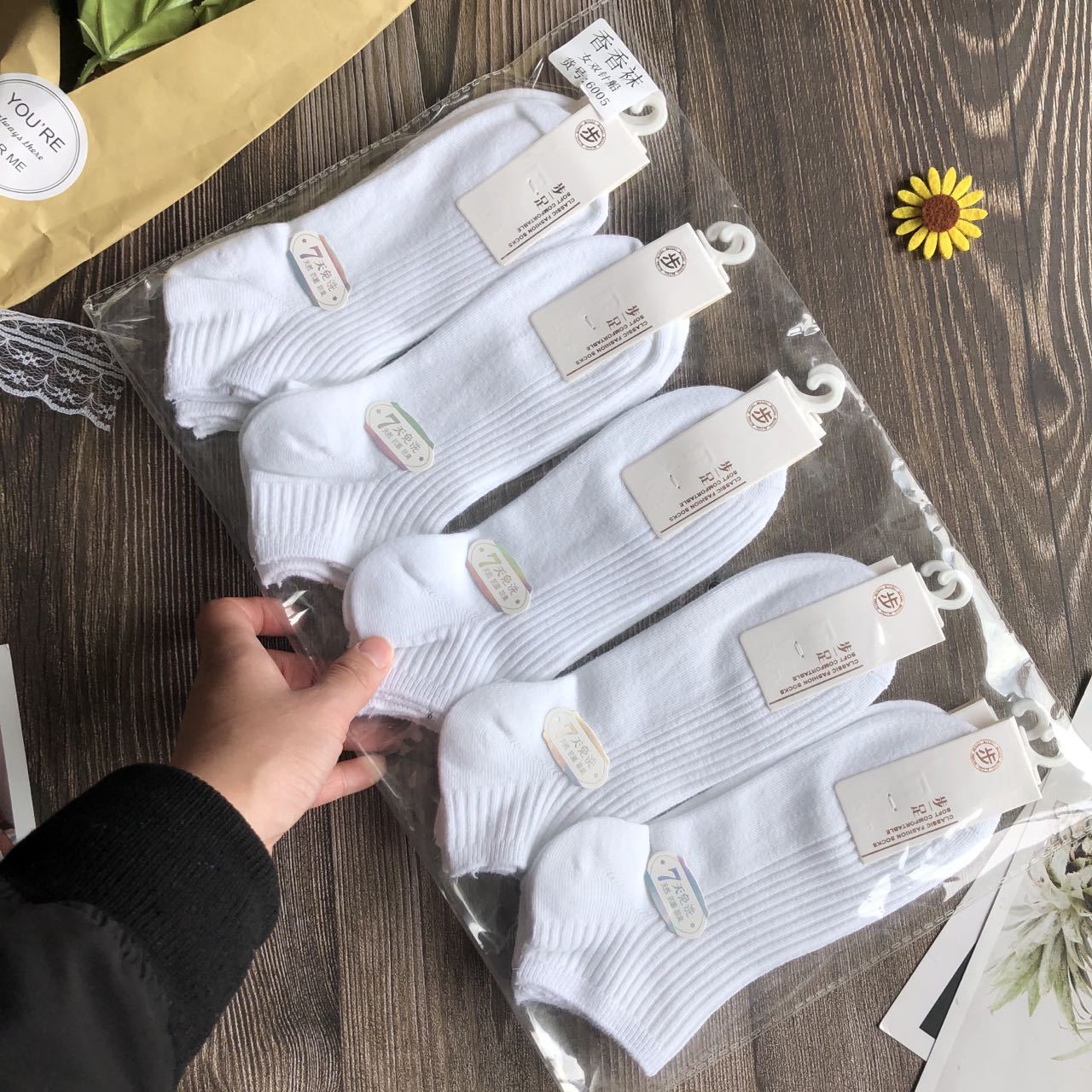 Calcetines de hombre de algodón peinado de color sólido al por mayor, calcetines de algodón de tubo corto transpirables que absorben el sudor, calcetines de hombre cortos blancos desodorantes japoneses