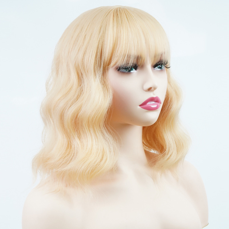 Fabriek groothandel chemische vezels hoge temperatuur zijden bob pruik voor blondines met kort krullend haar, natuurlijke krullende pony met middenscheiding_voghion.com