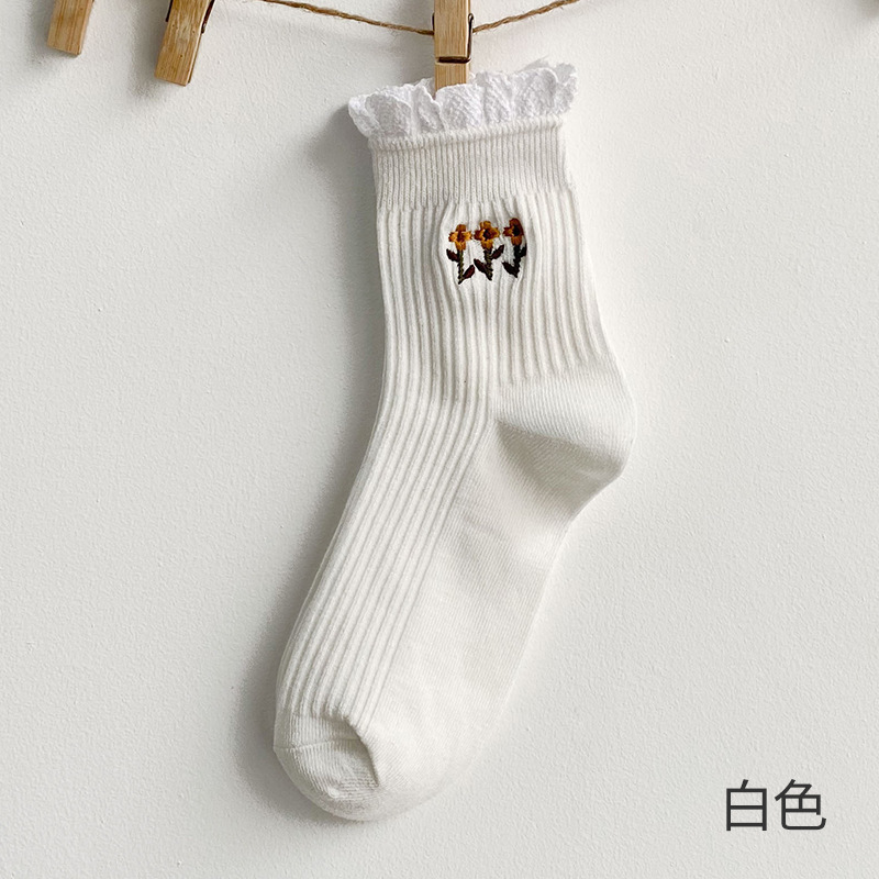 靴下の女性の木の耳元の花の刺繍の中筒の靴下の日本の甘いinsの潮の高い筒の靴下のカレーの色の復古風の卸売り|undefined