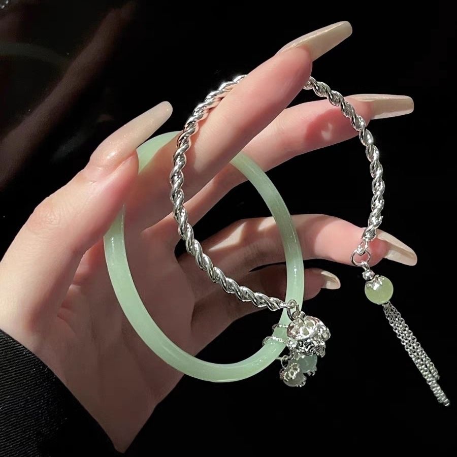 Nuevo estilo antiguo chino moda nacional Bell pulsera mujer simple Super Hada todo partido verano nicho diseño pulsera de borla de alto grado