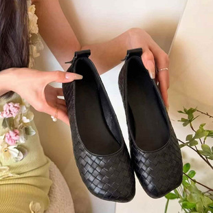 Ů���ֹ�����һ�_�ży�����^ƽ�׆�Ь�\��ܛ���ճ�ͨ�����m��ЬŮ
