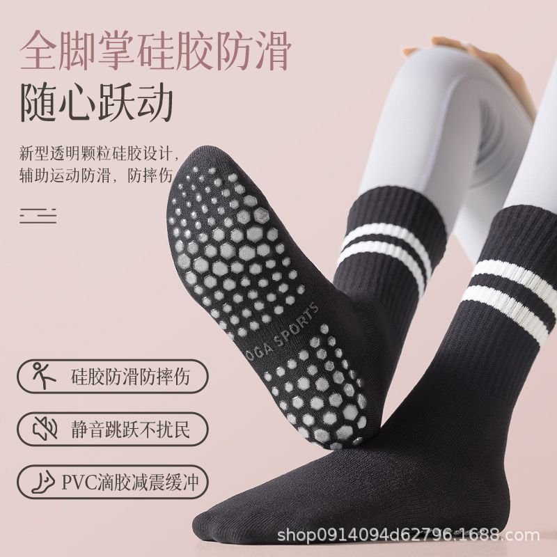 Calcetines de yoga nuevos de otoño para mujer, calcetines de algodón hasta la pantorrilla, calcetines deportivos de tubo medio corto con silicona antideslizante, calcetines de suelo blancos y negros