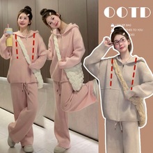 产后哺乳衣秋冬新款大码宽松哺乳毛衣直筒裤休闲外出喂奶衣两件套