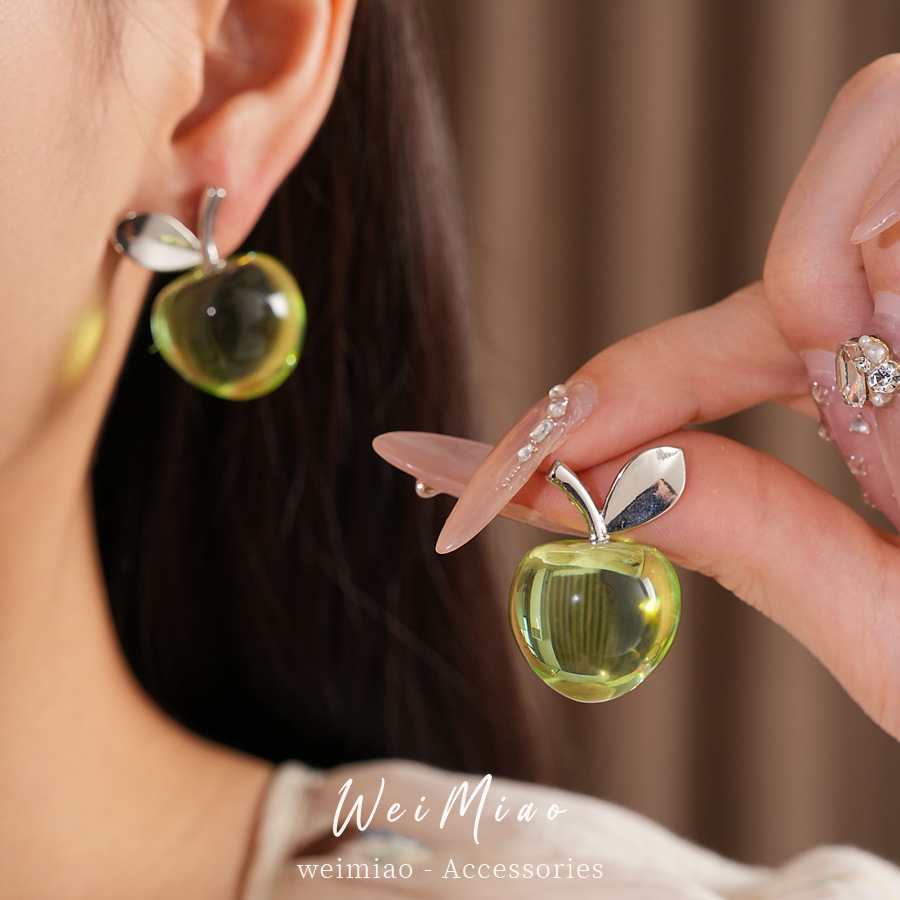 Aguja de plata de resina de manzana verde pequeño temperamento fresco pendientes de moda ligero lujo alta sensación conjunto de joyería al por mayor