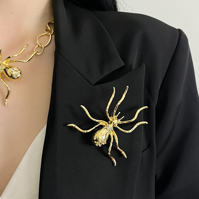 Collier pendentif araignée minimaliste orné de diamants, style européen et américain de niche, à la personnalité unique et affirmée._voghion.com