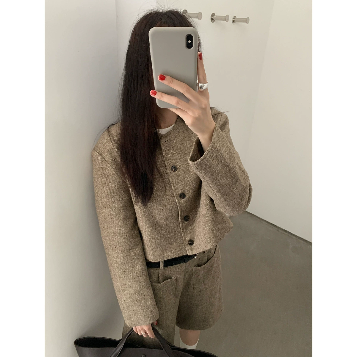 Короткое шерстяное пальто Yienou inbyin в ретро-стиле для женщин, создающее ощущение роскоши, подходит для миниатюрных фигур, верхняя одежда для женщин на раннюю весну.