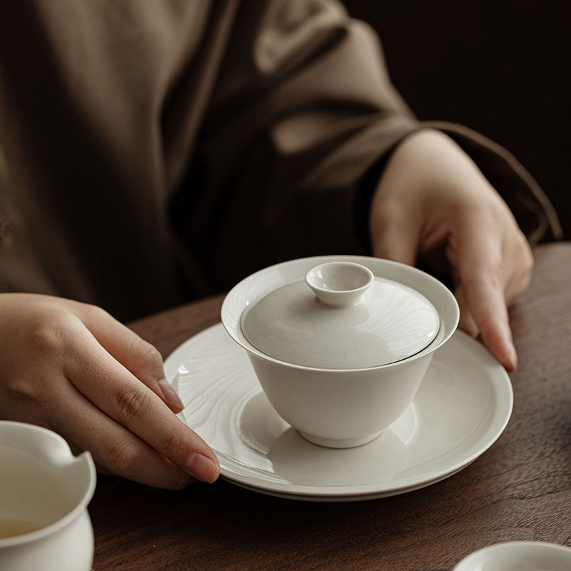 草木灰古泥は口を傾けて碗の文人の器の工夫の茶器の陶磁器の薄い胎をかぶせないで手を温めてお茶の碗を入れます。|undefined